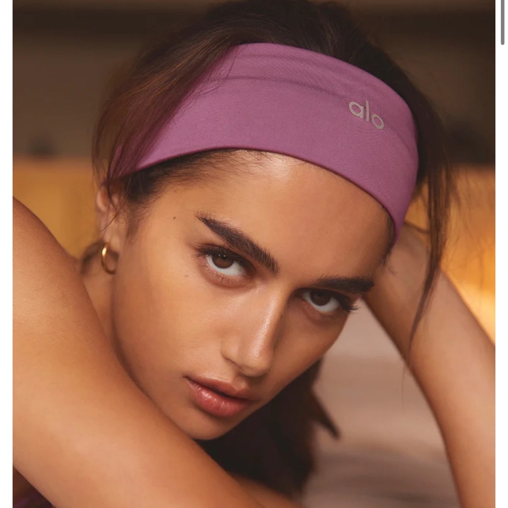 ALO yoga Headband Soft Mulberry 🌺